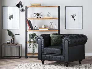 Čierne koženkové kreslo v obývacej izbe v anglickom štýle