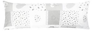 Bellatex Obliečka na relaxačný vankúš Srdce patchwork sivá, 55 x 180 cm