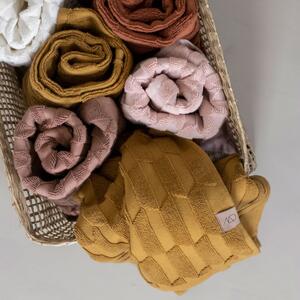 Okrovožltý bavlnený uterák 50x95 cm Geo – Mette Ditmer Denmark