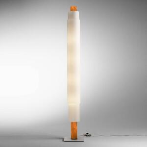 Stele – stojaca LED lampa, jadrový buk