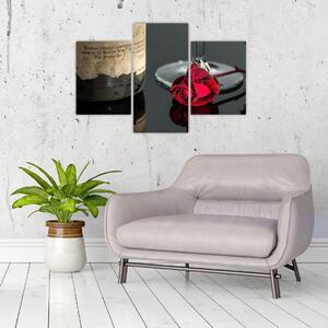 Červená ruža na stole - obrazy do bytu (Obraz 90x60cm)