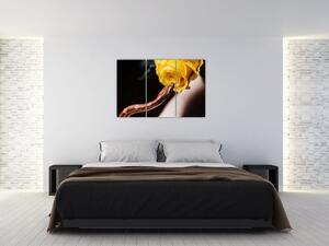 Obraz hada so žltou ružou (Obraz 120x80cm)