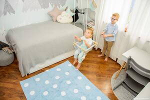 Modrý bodkovaný koberec do detskej izby Topos 120x160