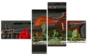 Obraz husle a ruže na klavíri (Obraz 110x70cm)