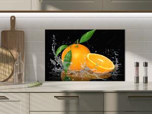 Sklo do kuchyne pomaranč vo vode na čiernom - 30 x 60 cm