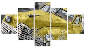 Obraz žltého autá na lúke (Obraz 125x70cm)
