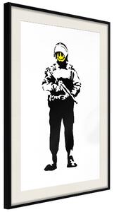 Artgeist Plagát - Smiling Policeman [Poster] Veľkosť: 20x30, Verzia: Čierny rám s passe-partout