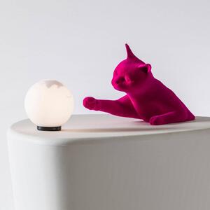 Stolná lampa Karman Maoo, keramika fuchsiová, sklo, figúrka mačky