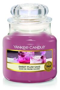 Yankee Candle - Classic vonná svíčka Sweet Plum Sake 104g