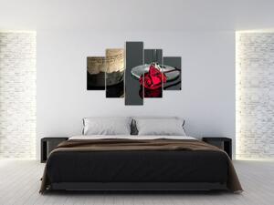 Červená ruža na stole - obrazy do bytu (Obraz 150x105cm)