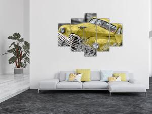 Obraz žltého autá na lúke (Obraz 150x105cm)