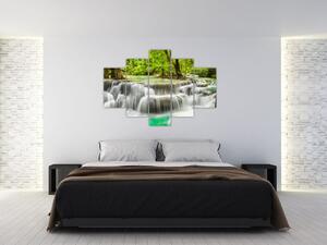 Obraz lesných vodopádov (Obraz 150x105cm)