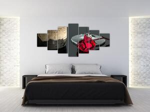 Červená ruža na stole - obrazy do bytu (Obraz 210x100cm)