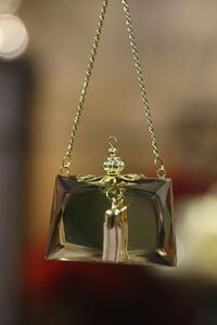 Zlatá závesná ozdoba kabelka 11cm