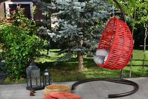 Záhradná hojdacia stolička Finnikin (červená). Vlastná spoľahlivá doprava až k Vám domov. 1082957