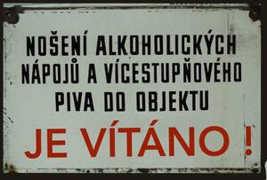 Plechová ceduľa Nošení alkoholických nápoju a vícestuňového piva do objektu je vítáno - ceduľa 30cm x 20cm Plechová tabuľa