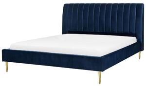 Čalúnená posteľ modrá zamatová 180 x 200 cm lamelový rošt vysoké čelo elegantný dizajn spálňa