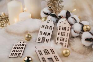 Drevené vianočné ozdoby - domčeky 4 ks