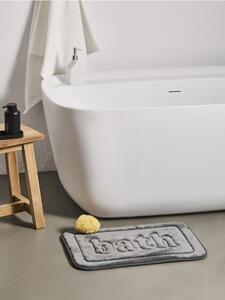 Sinsay - Kúpeľňový koberec s nápisom Bath - tmavosivá