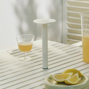 HAY LED stolová lampa na batérie HOST PORTABLE, krémovo biela, 22 cm IP44, Krémová / jantárovo žltá, Obývacia izba / jedáleň, Hliník, Moderný, Stojacie svietidlo