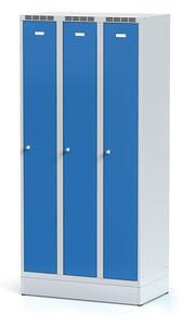 Alfa 3 Kovová 3-dielna šatňová skrinka na sokli, modré dvere, otočný zámok