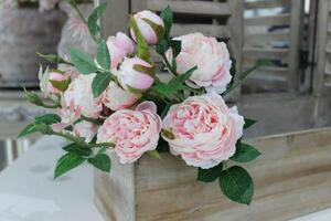 Ružová svetlá kytička z viackvetých ruží