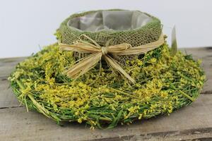 Zeleno žltý prírodný kvetináč v tvare klobúka 29cm