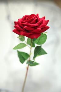Červená umelá zamatová ruža 64cm