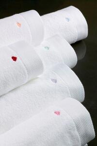 Soft Cotton Malý uterák MICRO LOVE 32x50 cm. Jemný, napriek tomu pútavý dizajn so srdiečkami z tej najjemnejšej bavlny. Biela / ružové srdiečka