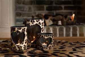 Svietnik zdobený kožou so vzorom Leopard - 11,5*11,5*10,5cm - Mars & More