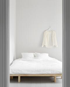 Dvojlôžková posteľ z borovicového dreva s matracom Karup Design Japan Comfort Mat Black/Black, 140 × 200 cm