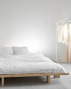 Dvojlôžková posteľ z borovicového dreva s matracom Karup Design Japan Comfort Mat Black/Black, 140 × 200 cm