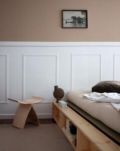 Dvojlôžková posteľ z masívneho dreva s čiernym futónom Comfort a tatami Karup Design Ziggy, 140 x 200 cm