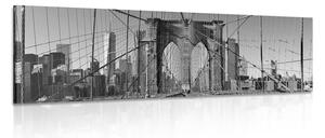 Obraz most Manhattan v New Yorku v čiernobielom prevedení
