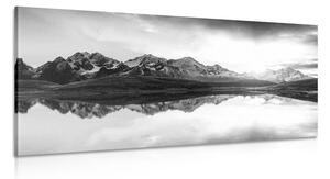Obraz oslnivý západ slnka nad horským jazerom v čiernobielom prevedení Varianta: 100x50