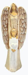 Anjel s vyrezávanými krídlami a chlapcom