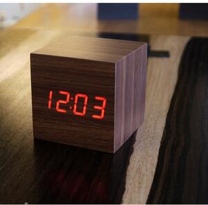 Tmavohnedý budík s červeným LED displejom Gingko Cube Click Clock