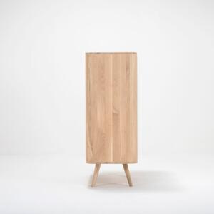 Skriňa z dubového dreva Gazzda Ena, 90 × 110 cm