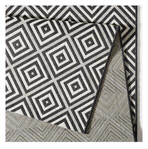 Čierno-biely vonkajší koberec NORTHRUGS Karo, 160 × 230 cm