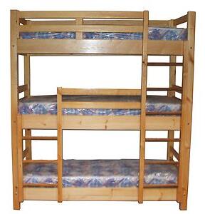 Detská trojposchodová posteľ TRIO 190x80 cm + matrac ZADARMO!