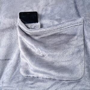 Sivá televízna deka z mikrovlákna DecoKing Lazy, 180 × 150 cm