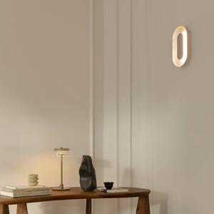 Nuura LED nástenné svetlo Sasi, výška 29 cm, strieborná, kovová, Chrómová / strieborná, Obývacia izba / jedáleň, kov, Škandinávsky
