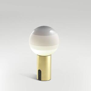 MARSET Akumulátorová stolová lampa Dipping Light, stmievateľná biela/mosadz, Biela / opálová, Obývacia izba / jedáleň, Sklo, Dizajn, Stojacie svietidlo