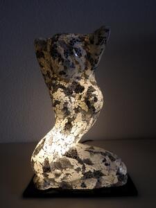Stolná lampa Sediaca žena, 45 cm, ručná práca