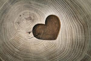 Tapeta symbol lásky na dreve