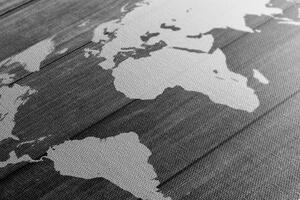 Obraz čiernobiela mapa sveta s dreveným pozadím