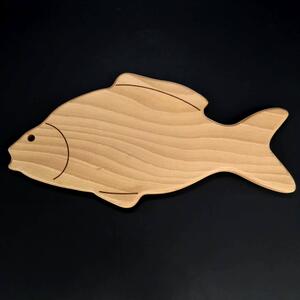 AMADEA Drevená doštička v tvare kapra, masívne drevo, 30x15x1, 5 cm