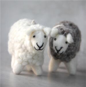 Plstená dekorácia ovečka