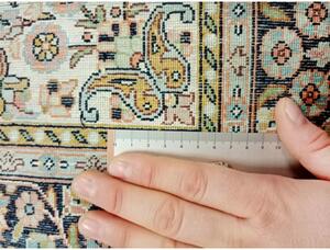 Orientálny koberec z Kašmírskeho hodvábu 18/18 s centrálnym motívom 0,72 x 1,24 m