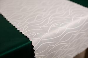 Dekorstudio Teflónovy behúň na stôl Waves - biely